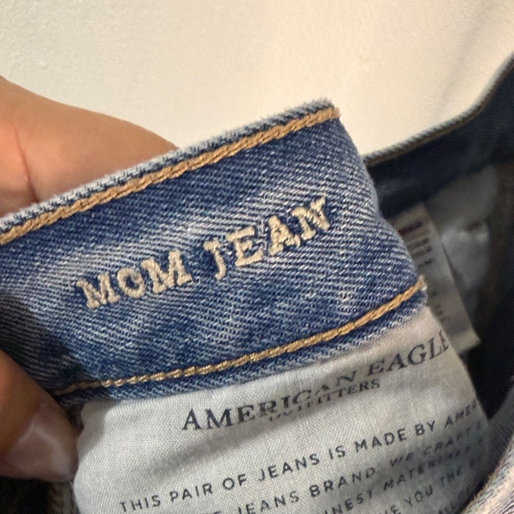 American Eagle Outfitters Women's mom jeans-Light Blue- Ripped - Size 2 - Picture 7 of 9